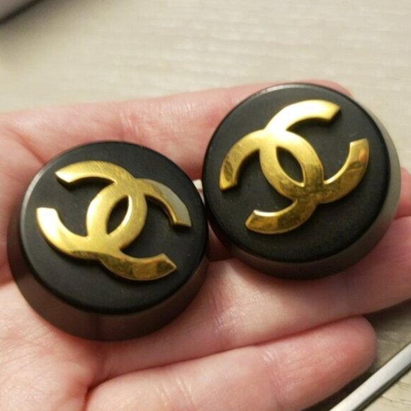 Chanel Vintage LARGE Interlocking CC Black and Gold Clip-On Earrings - Picture 15 of 16